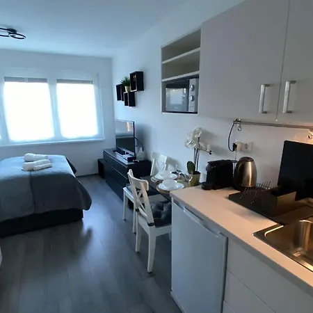 Goldhome Ξενοδοχείο με διαμερίσματα 3*