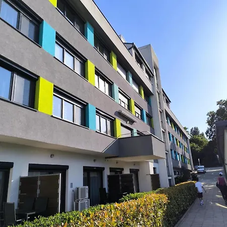 Goldhome Apartmanhotel *