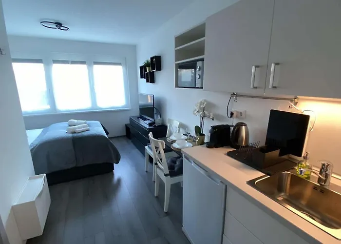 Goldhome Aparthotel 3*