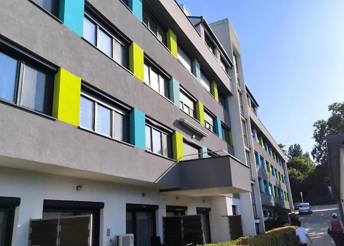 Goldhome Aparthotel 3*